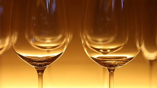 葡萄酒和白酒哪个更容易醉？葡萄酒的储存条件是什么？